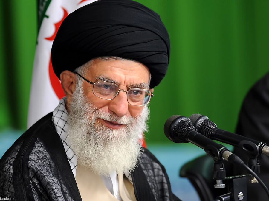 مقایسه رفتار رضا شاه و آیت‌الله خامنه‌ای در مواجهه با تهاجم خارجی